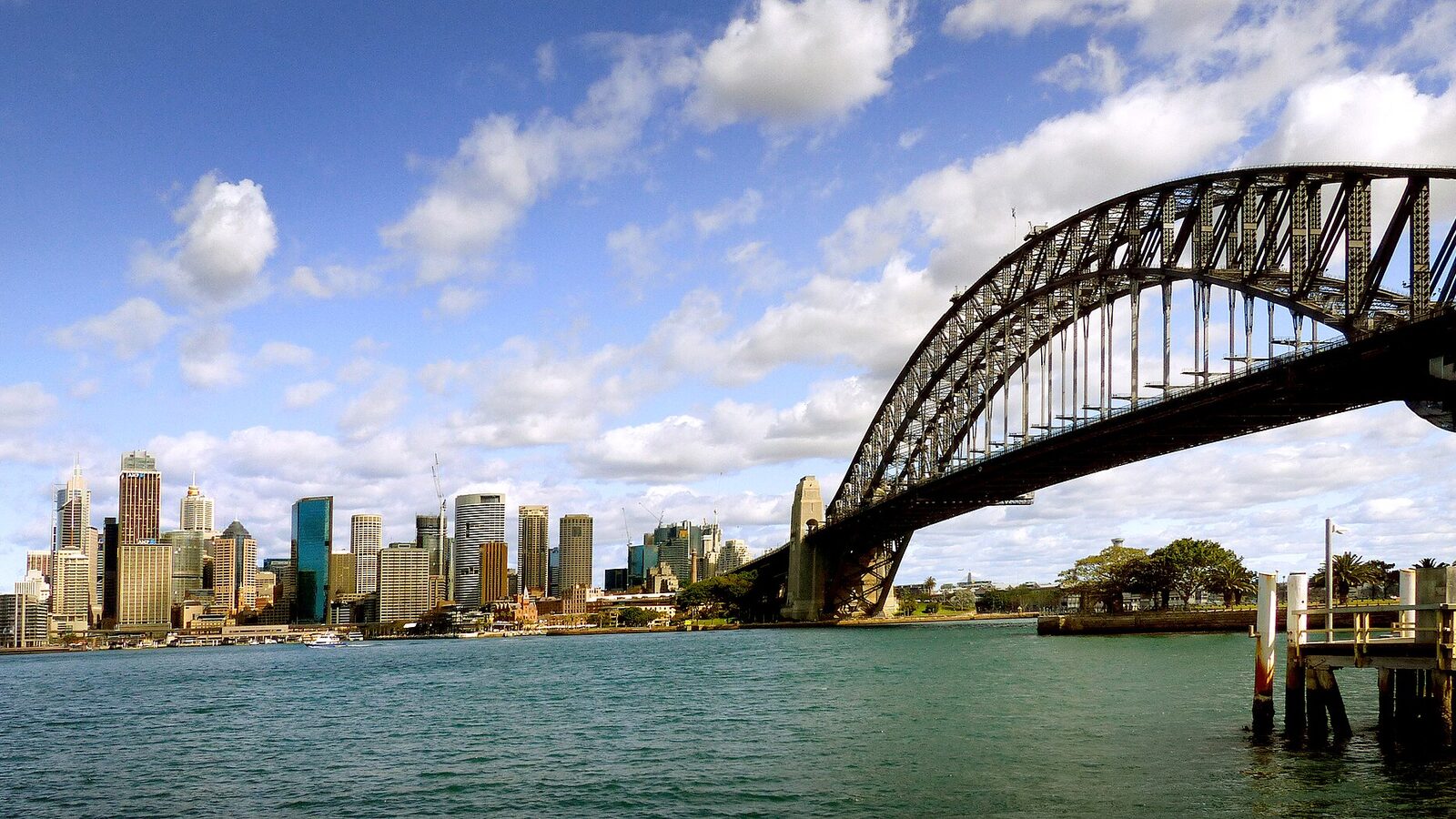 Sydney and its Bridge. (21929835895)