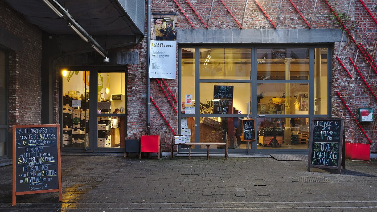 Marché Bio des Tanneurs entrance close-up (Marolles, Brussels, Belgium)
