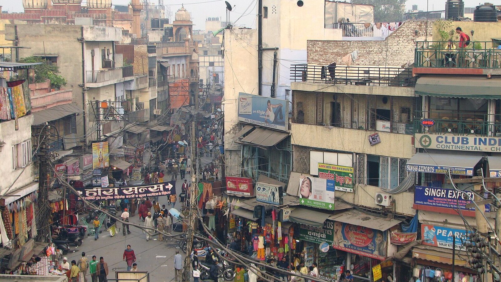 The busy, chaotic streets of the Paharganj area of Delhi