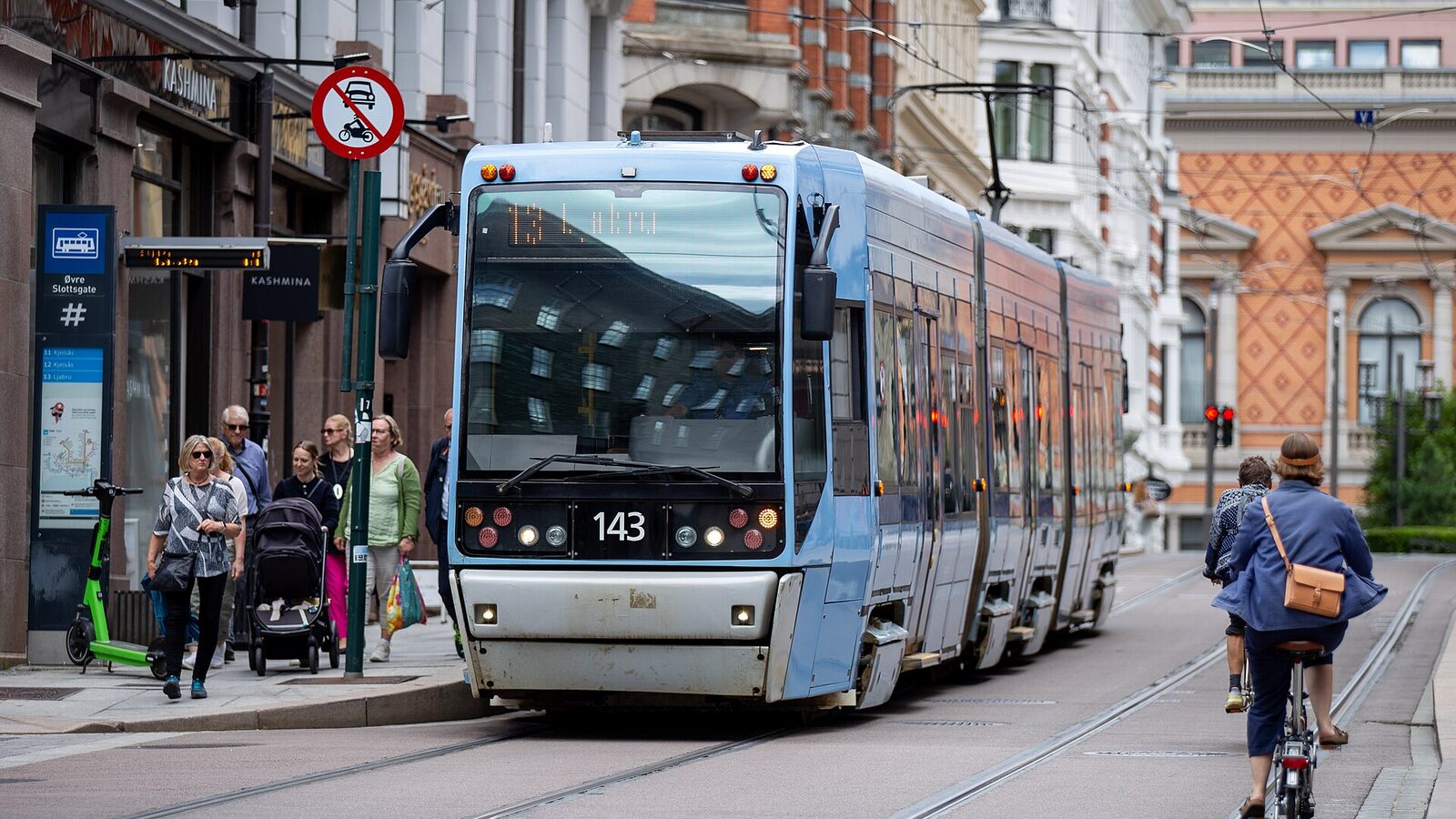 SL95-143 on one of it's final trips down Øvre Slottsgata