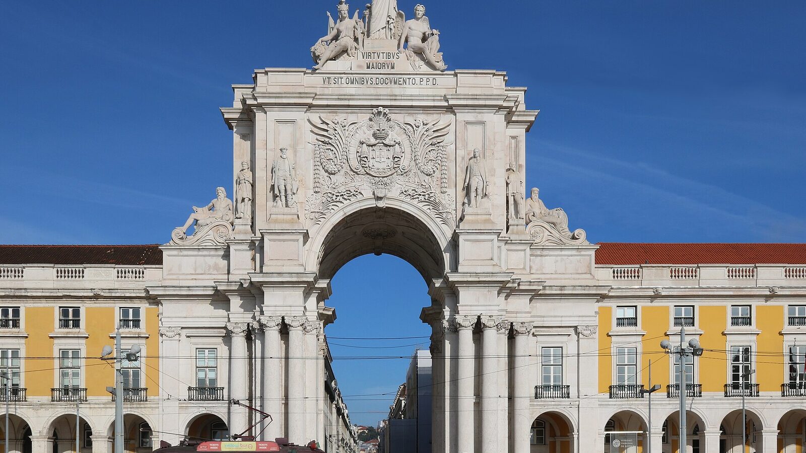 Lisbon - Praça do Comércio - Arco da Rua Augusta