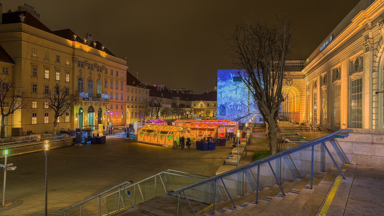 Before Christmas at the MQ - Museumsquarter, Vienna, AEB with 5 Exposures
