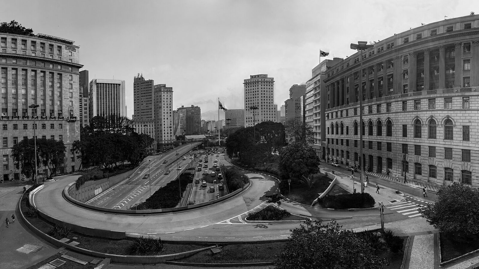 Panorama of the Vale do Anhangabaú, with the Viaduto do Chá crossing the valley. São Paulo, Brazil