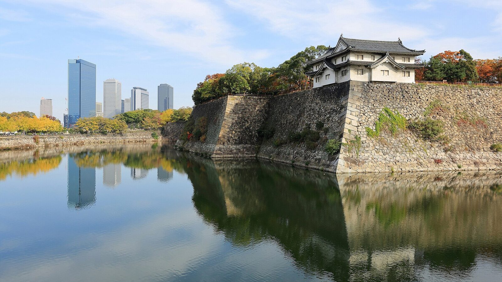 Inui-yagura Turret, guarding the outer moat of Osaka Castle and the skyline of Osaka Business Park, Osaka, Japan