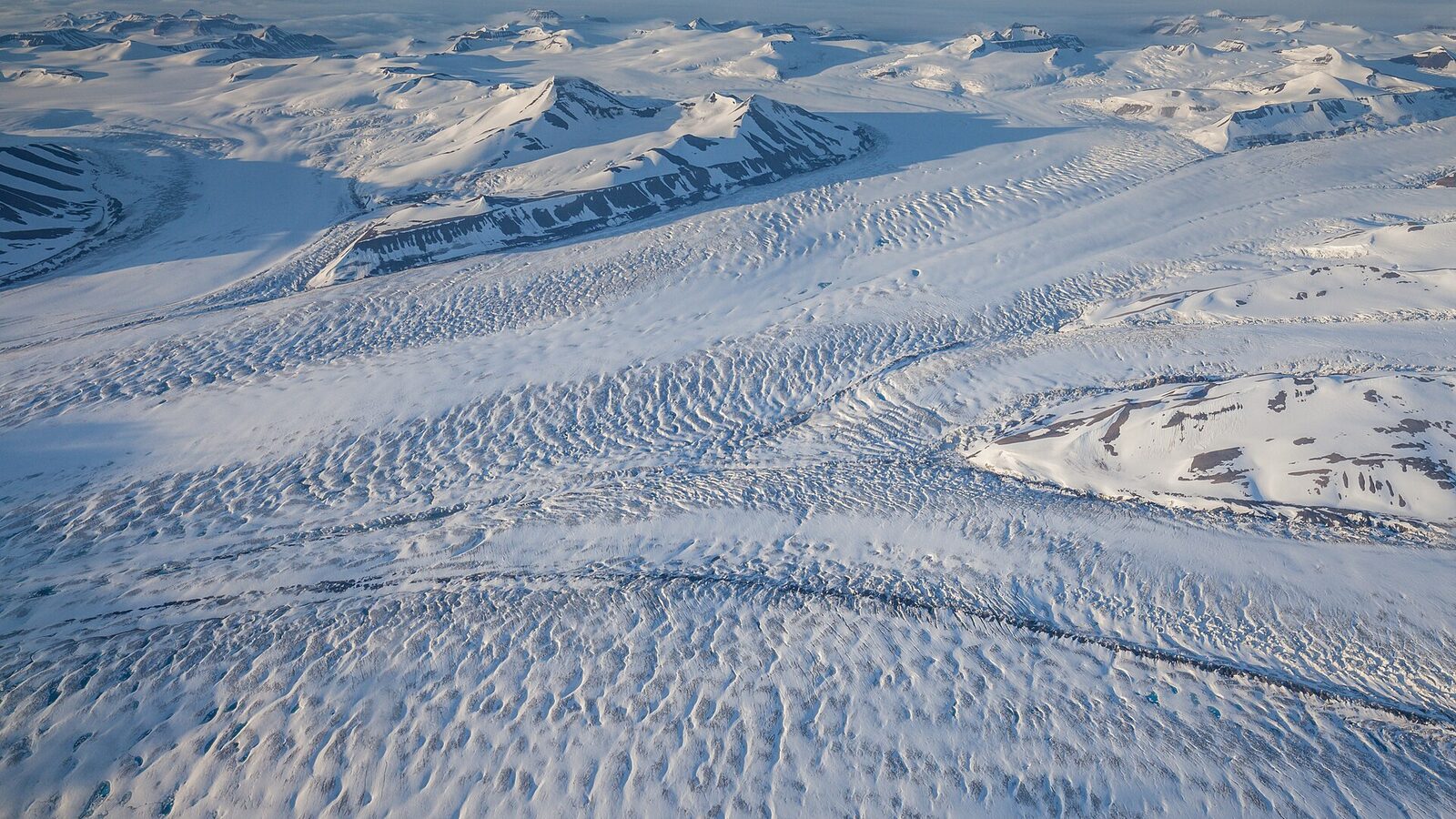 Nathorst glacier, Svalbard, at midnight sun