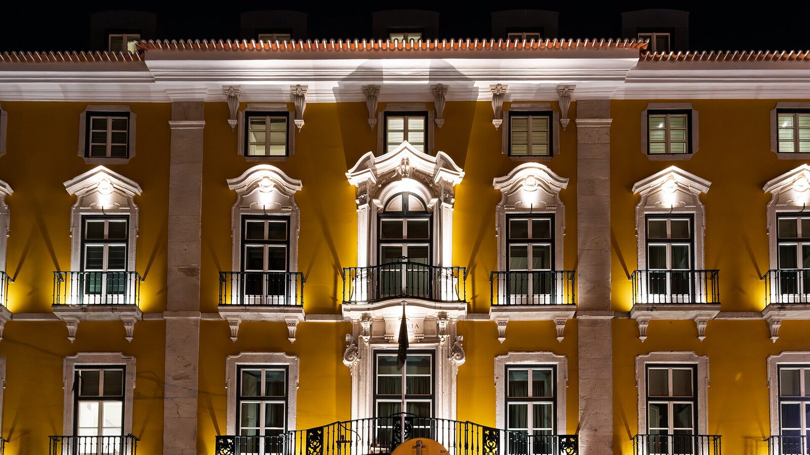Illuminated Facade of Palácio Ludovice Wine Experience Hotel, Lisbon (54749425248)