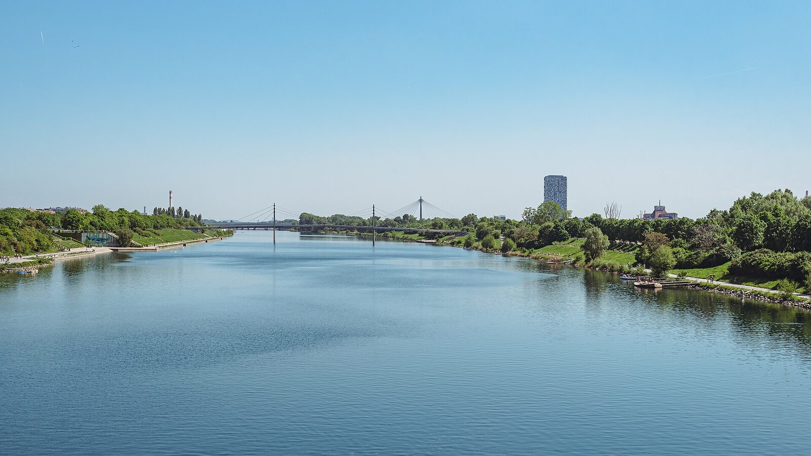 View from the Reichsbrücke on the New Danube Canal