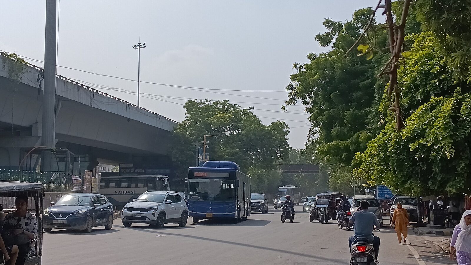 View of Dabri towards Uttam Nagar, below the outgoing lane side of Dabri-Palam flyover (Uttam Nagar's direction)