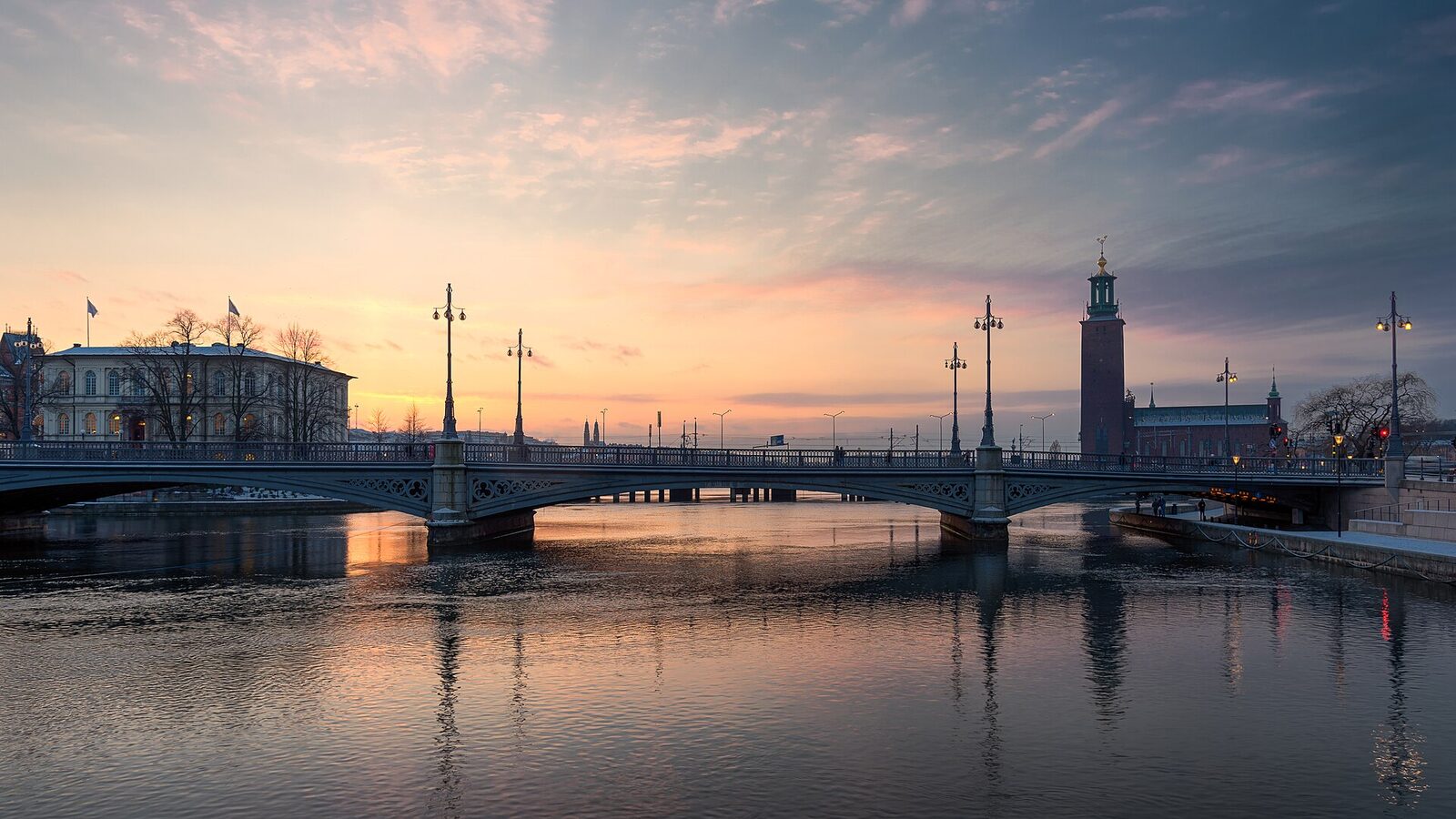 Vasabron (Vasa bridge) across the Norrström in Stockholm, with Stockholms Stadshuset (city hall) in the background