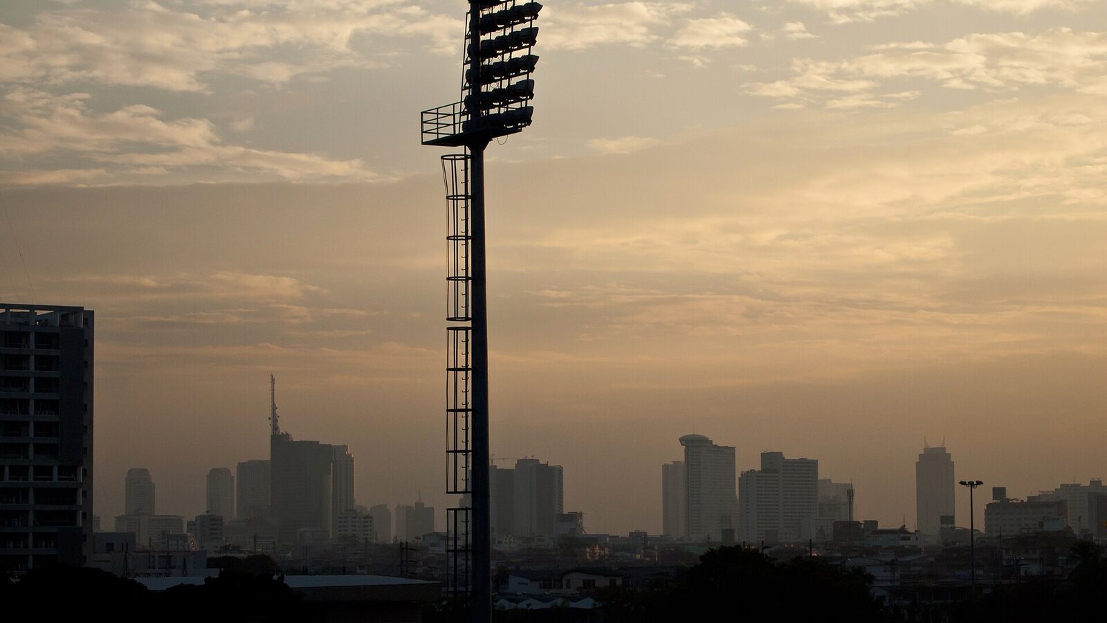 Good place to see the sunsets in Bangkok are many BTS Skytrain stations. Bangkok, Krung Thep Maha Nakhon, Thailand