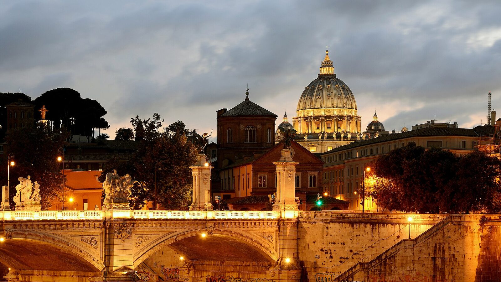 Bridge Vittorio Emanuele II at sunset