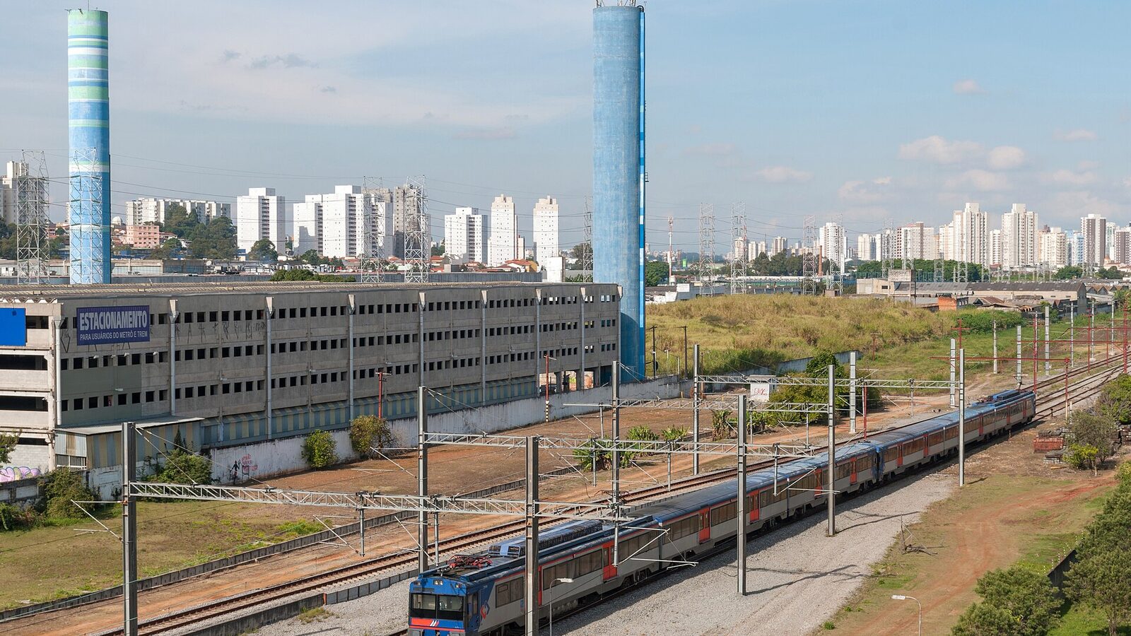 Tamanduateí train station of Series 2100 Red CPTM, São Paulo, Brazil