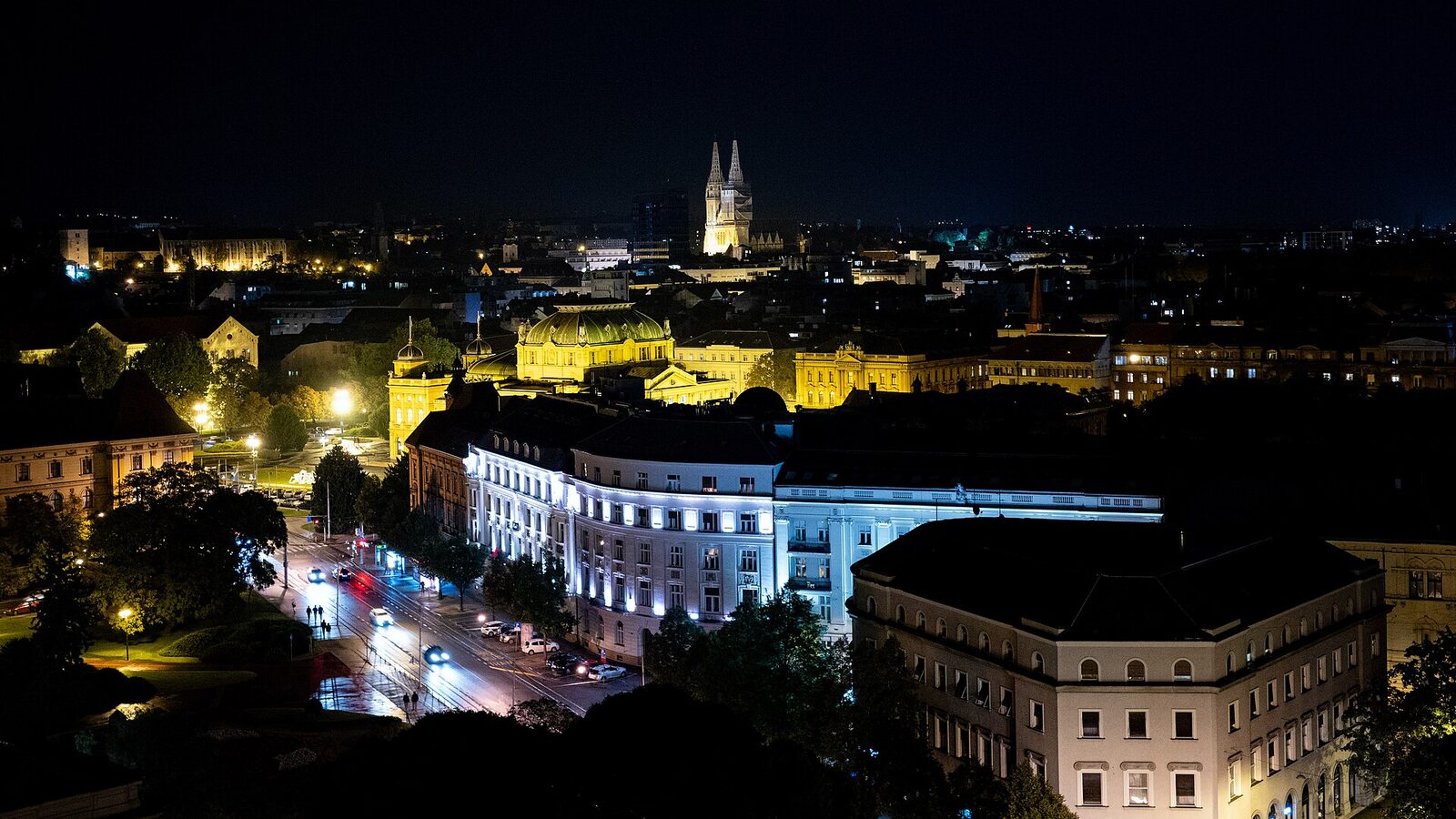 Croatian Chamber of Economy and Zagreb Cathedral