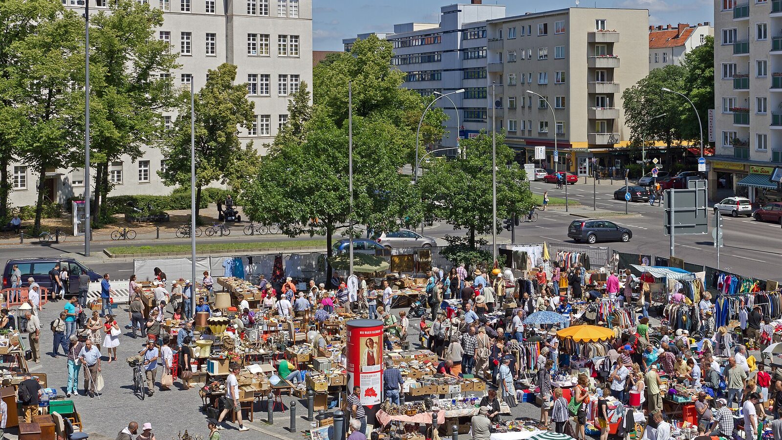 View to John F. Kennedy Square (with flea market) from the Town Hall of Berlin-Schöneberg