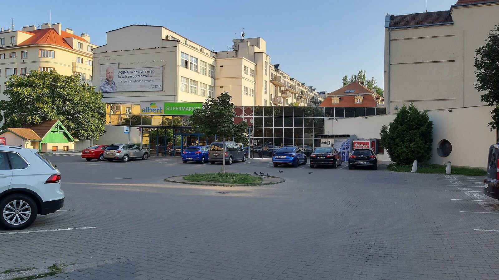Kousek od toho je zastávka metra Palmovka