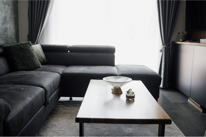 Seating corner with grey sofa